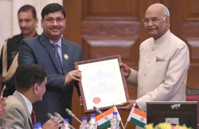 Prof. Ashis K. Mukherjee receiving the Visitor’s Award, 2018 for research in the field of Basic and Applied Sciences from the Honorable President of India at the Rashtrapati Bhawan
